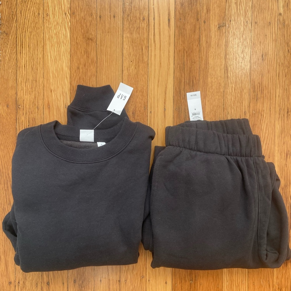 GAP Charcoal Sweatshirt and Joggers Ensemble
